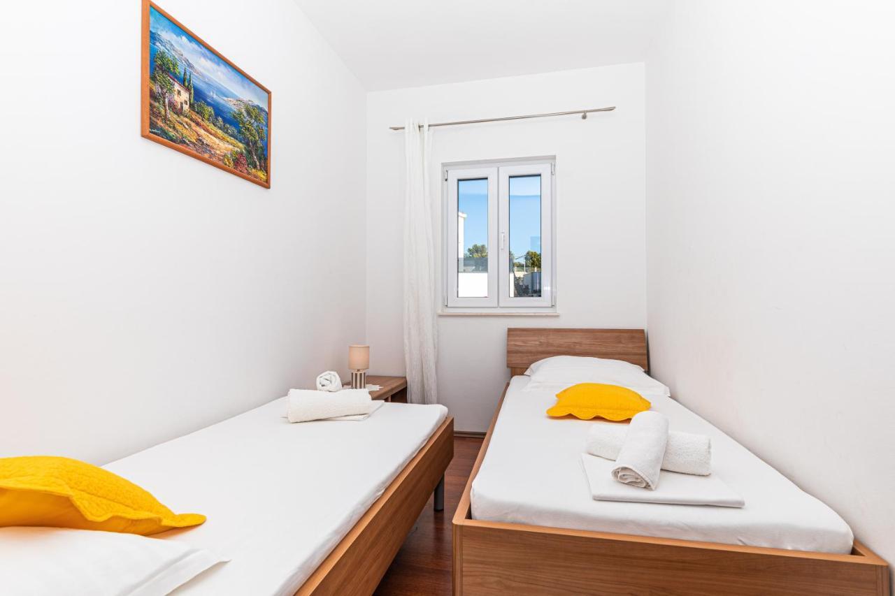 Rajcic Apartments Рогозница Экстерьер фото